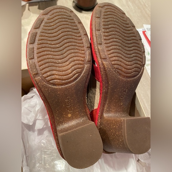 New Clarks, red chunky heel sandals, size 9 , never worn in a box - Picture 6 of 6